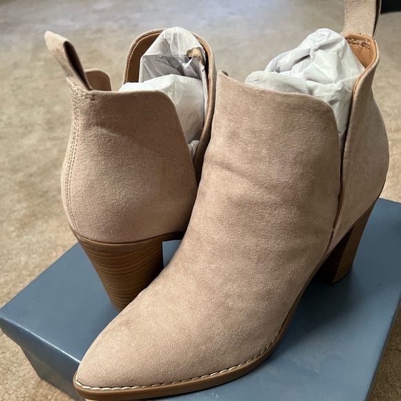 NWT//BOX Universal Thread Vanessa Ankle bootie - Picture 2 of 4